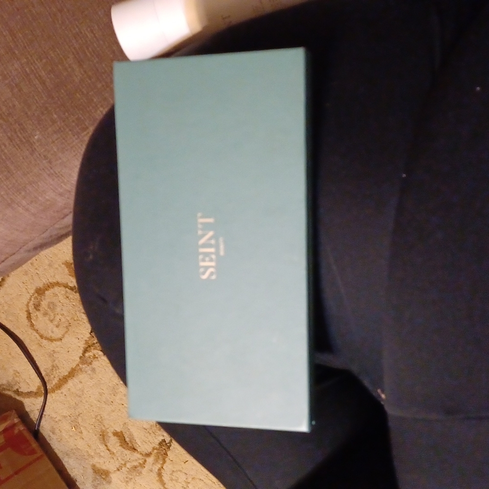 pallete brandnew makeup case never used up to offers too